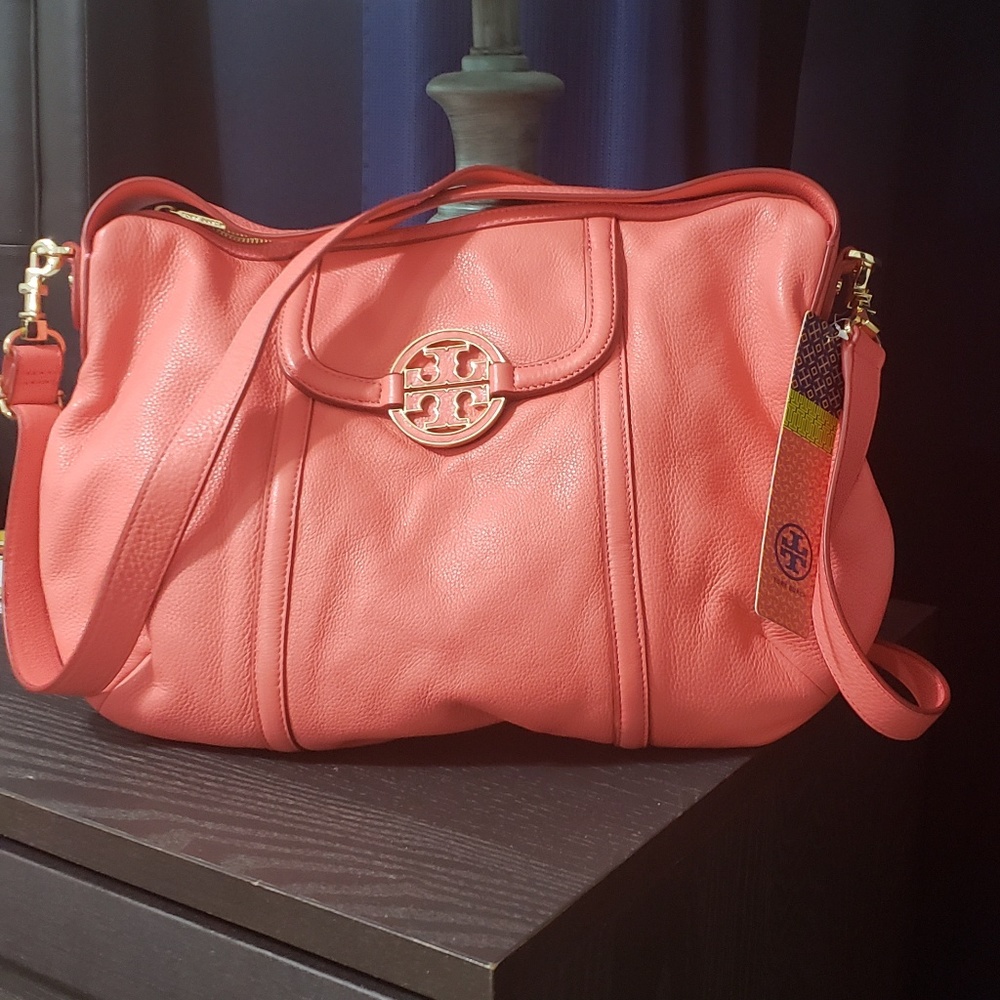 BRAND NEW 100% LEATHER TORY BURCH AMANDA HOBO BAG